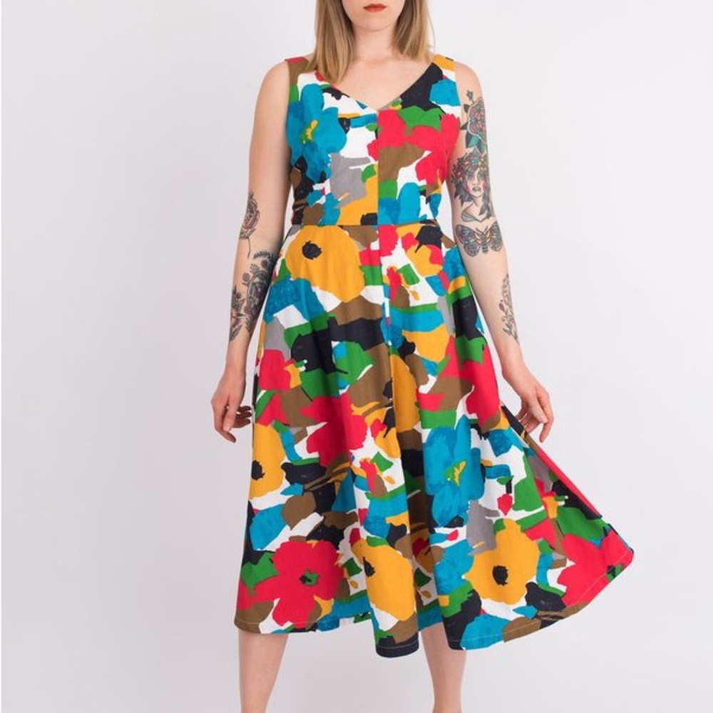 EMILY & FIN MARGOT MIDI DRESS - Dress in a Brushstroke Abstract print. Sz. Med